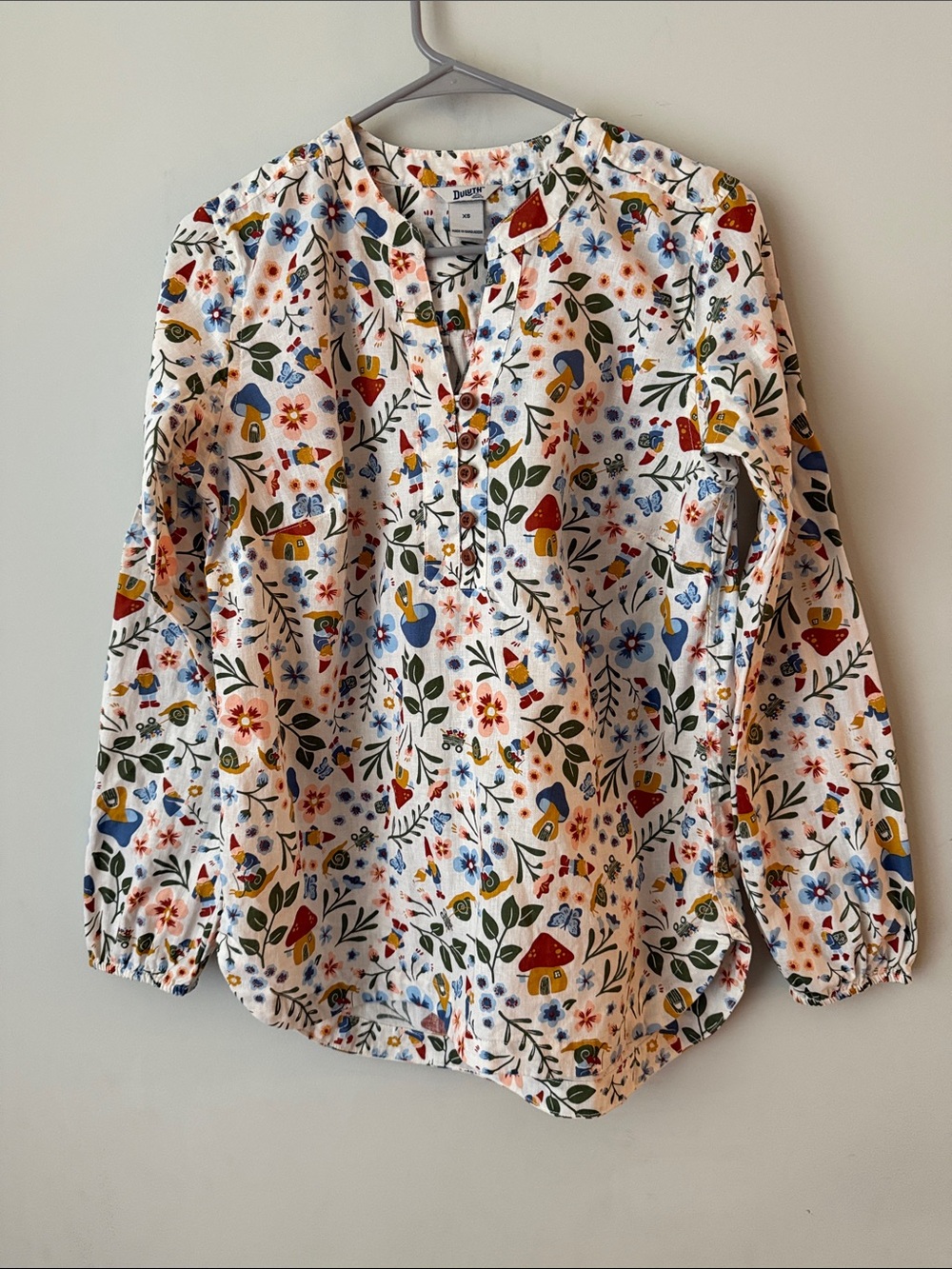 Duluth Trading Co White Pullover Top with Floral Mushroom Garden Gnome Print
